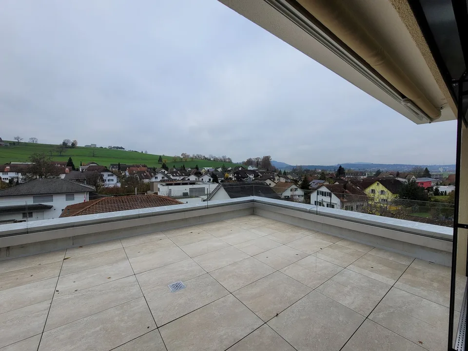 Attractive 3.5-room attic apartment with high-quality construction and dreamy south-west view
