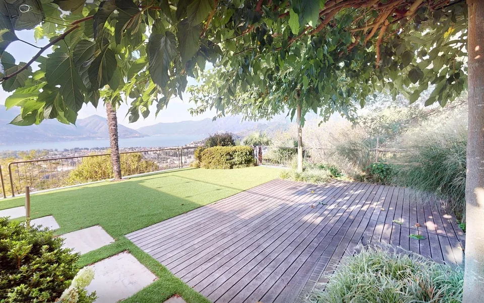 Habitation luxueuse avec une vue gigantesque sur le Lago Maggiore
