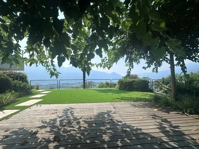 Habitation luxueuse avec une vue gigantesque sur le Lago Maggiore