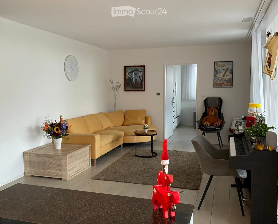 Appartamento familiare di 4,5 locali con giardino e 2 posti auto