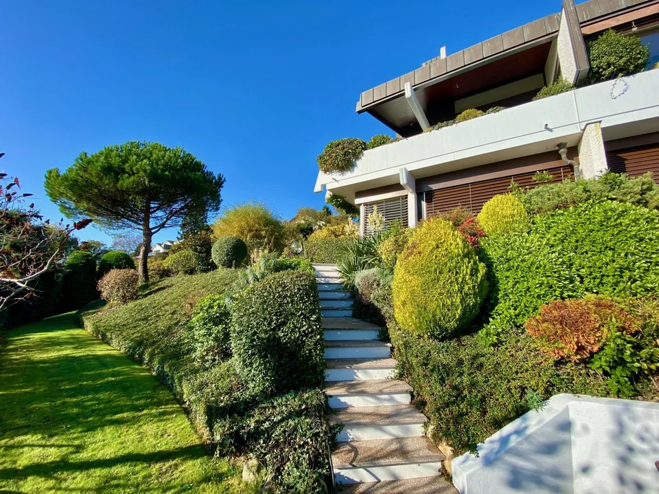 Detached house with panoramic view