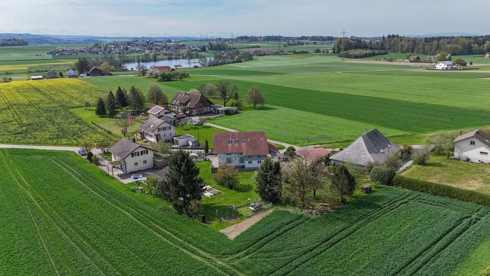 240 m² voller Möglichkeiten - grosszügiges Familienhaus mit Garten