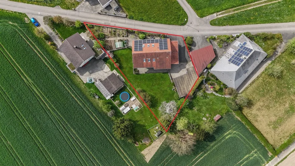 240 m² voller Möglichkeiten - grosszügiges Familienhaus mit Garten