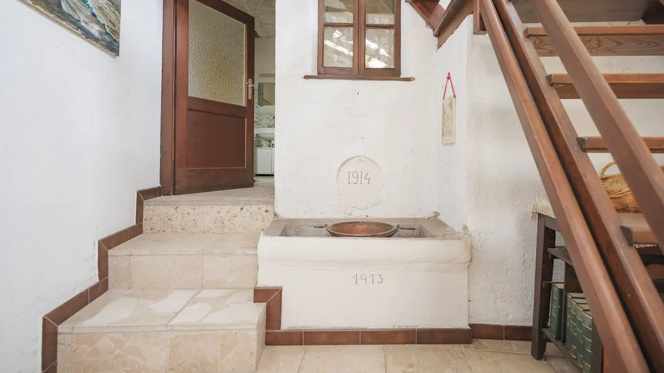 Characteristic and renovable 5-room house in Cabbio