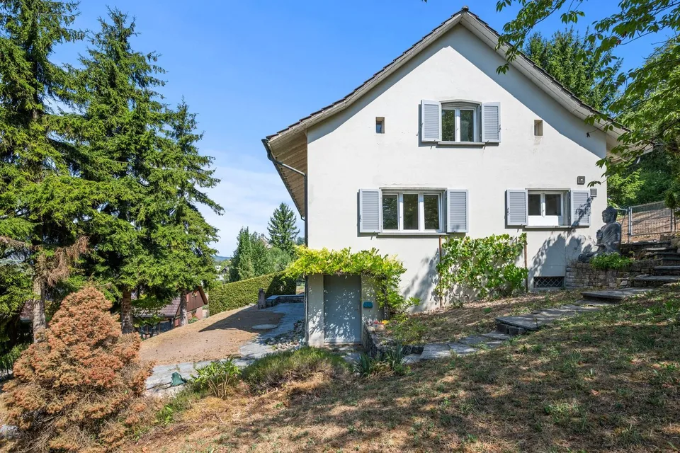 Casa unifamiliare di 6,5 locali in una posizione familiare con grande giardino
