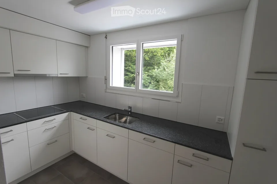 Helle 3-Zimmer-Wohnung im 8. Stock mit Balkon und schöner Aussicht in Zofingen