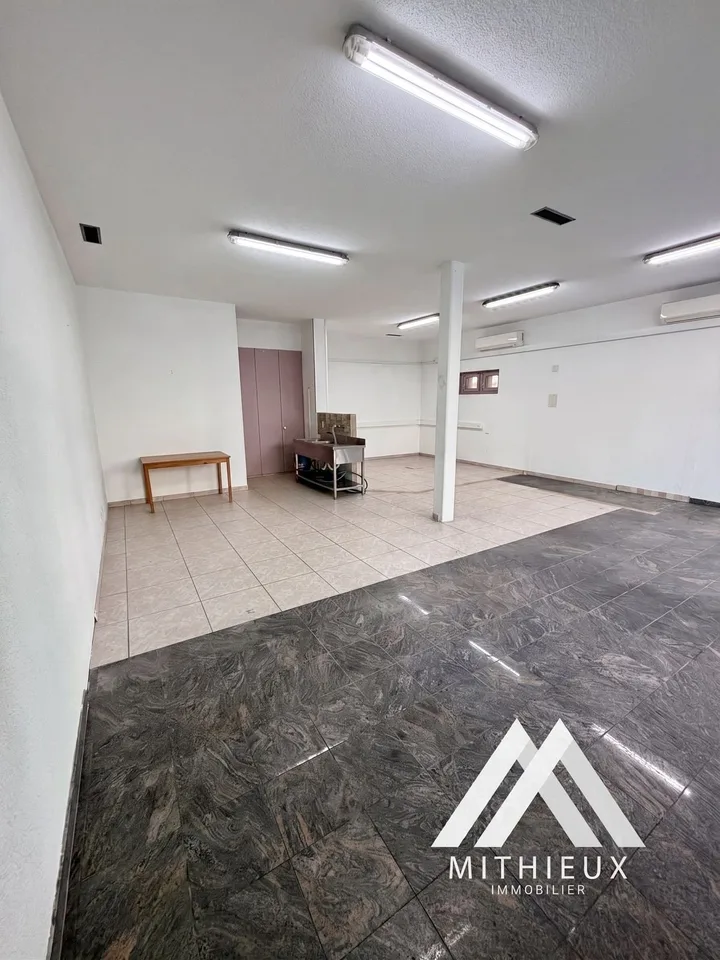 Spazio commerciale con vetrina nel cuore di Riddes