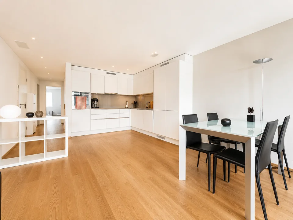 Modern 3-room apartment with balcony on the 5th floor in Schlieren