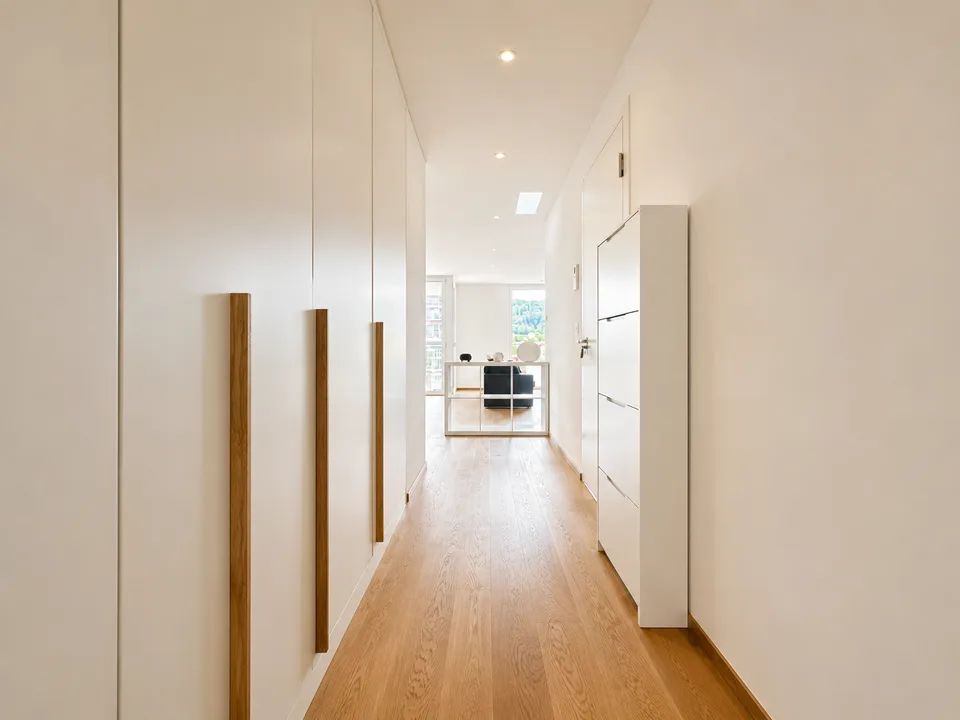 Modern 3-room apartment with balcony on the 5th floor in Schlieren