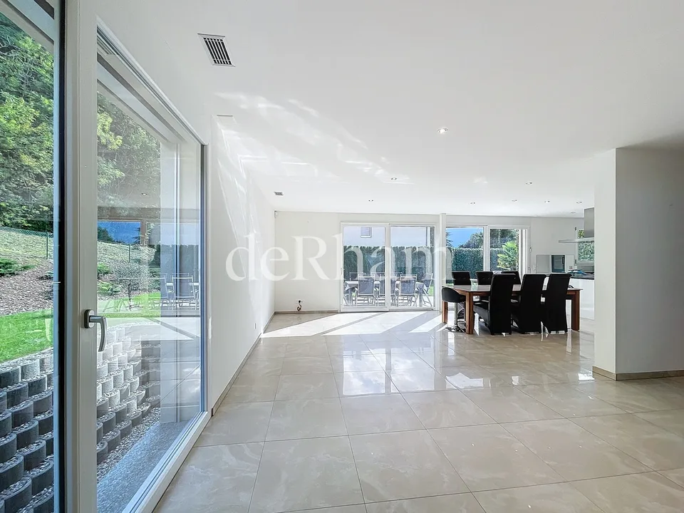 Splendid individual villa with 7 rooms on the edge of the forest!