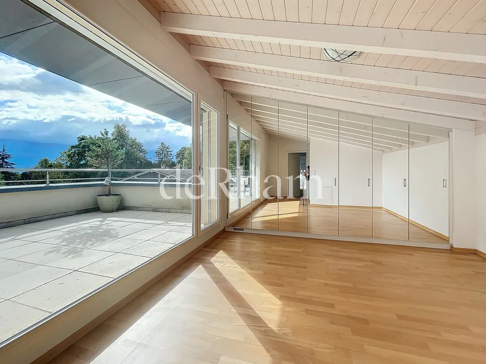 Splendid individual villa with 7 rooms on the edge of the forest!