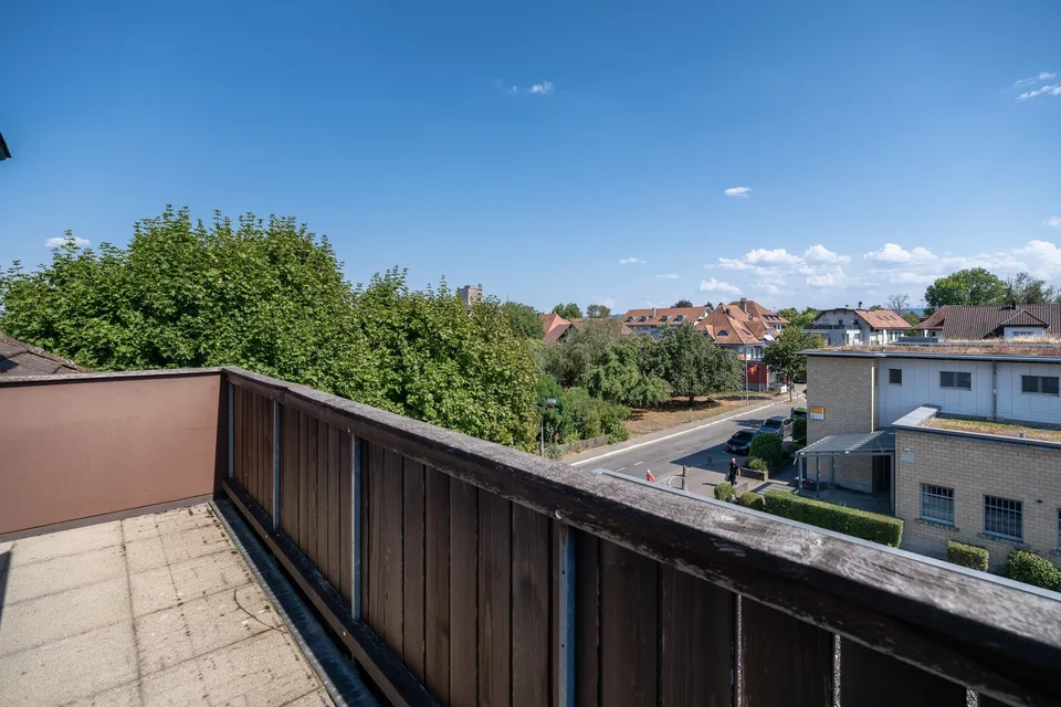 Charmante 3.5-Zimmer-Dachwohnung mit Cheminée und Balkon