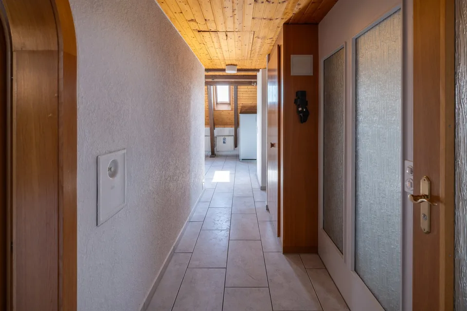 Charmante 3.5-Zimmer-Dachwohnung mit Cheminée und Balkon