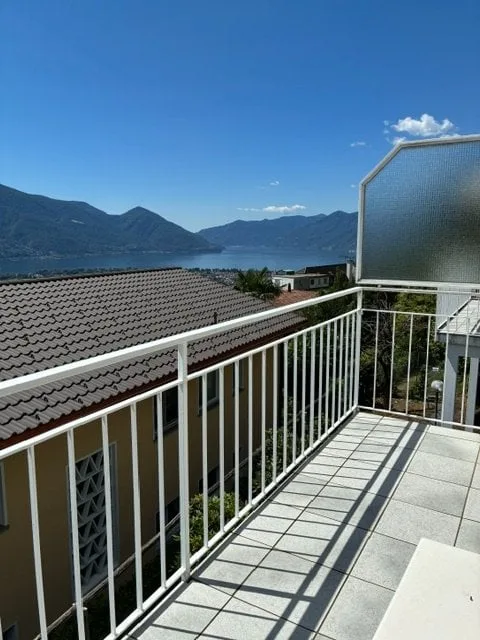 Small Apartment with Lake and Mountain View