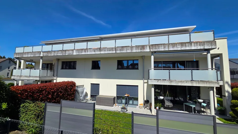 Appartement neuf et moderne de 5 ½ pièces dans une maison de 5 parties avec sa propre buanderie