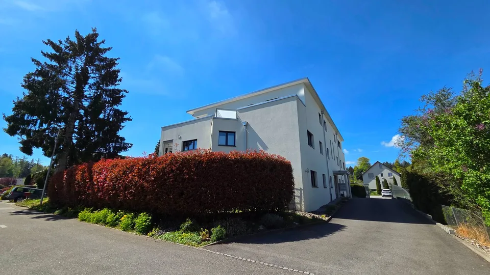 Appartement neuf et moderne de 5 ½ pièces dans une maison de 5 parties avec sa propre buanderie