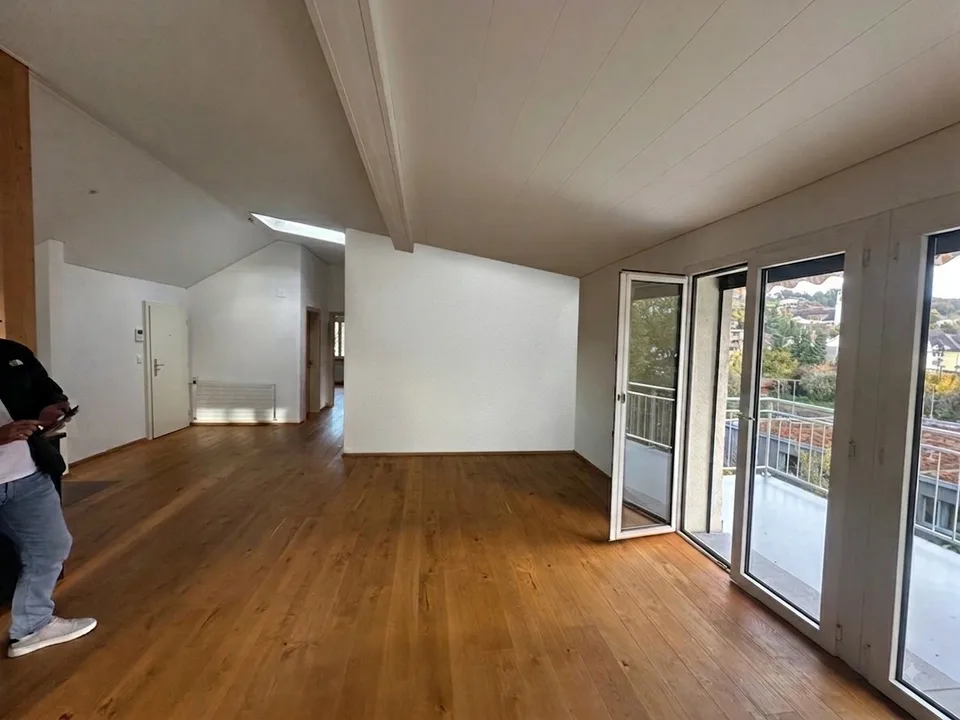 Charmant appartement de 3,5 pièces en mansarde à Hitzkirch