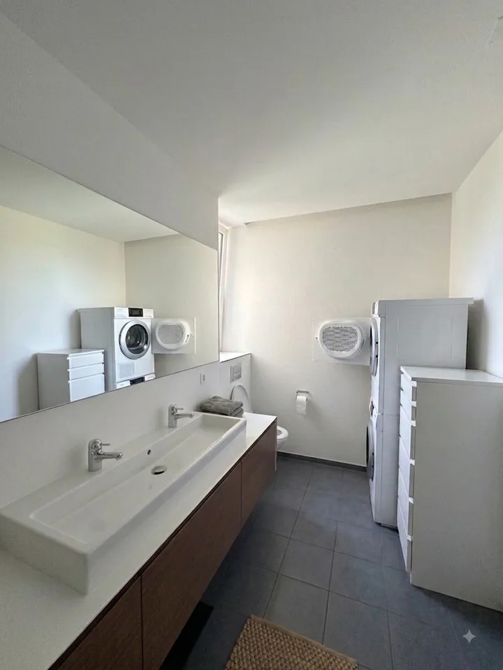 Appartement meublé 3.5 pièces avec jardin d'hiver en sous-location de décembre à janvier, 1 minute de Breitschplatz