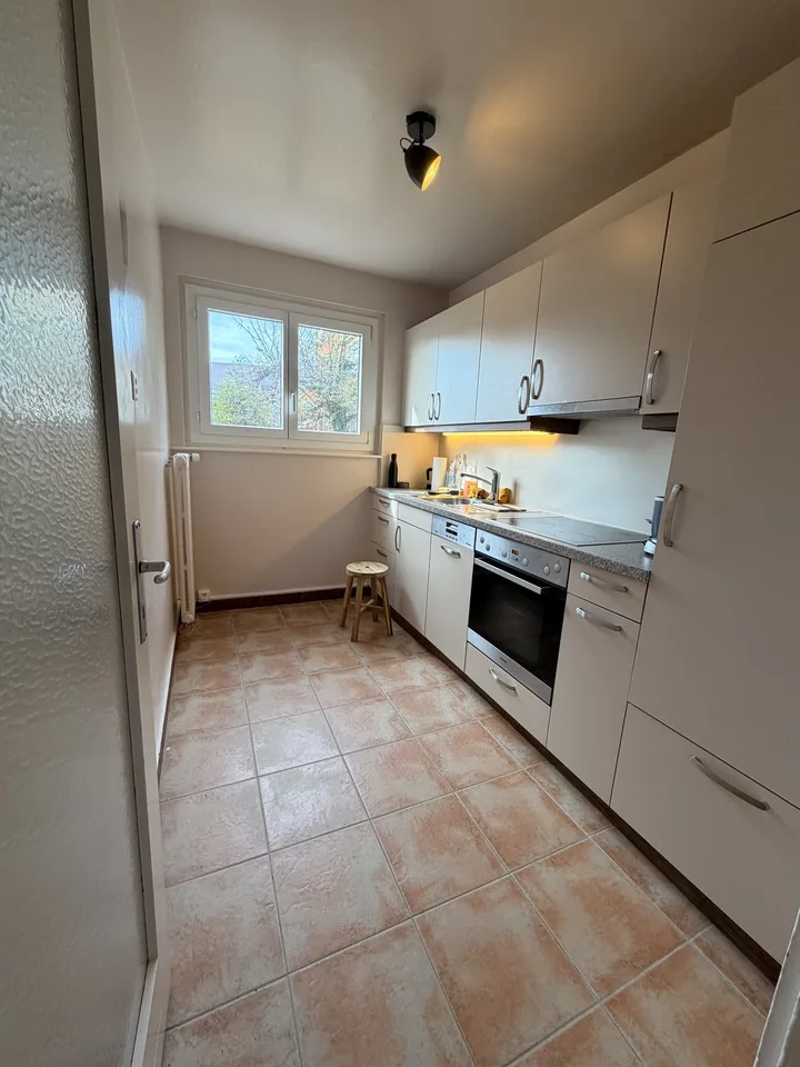 2.5-room apartment in Renens  CHF 1,490/month  FREE furniture available