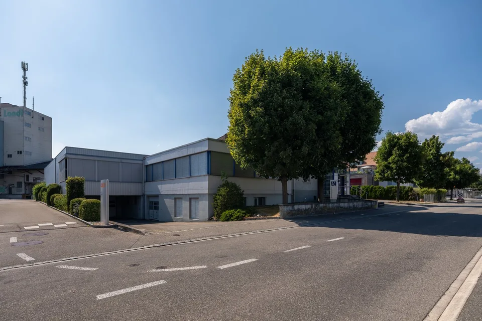 Ampio spazio commerciale – flessibile per la produzione, il magazzino & l'ufficio