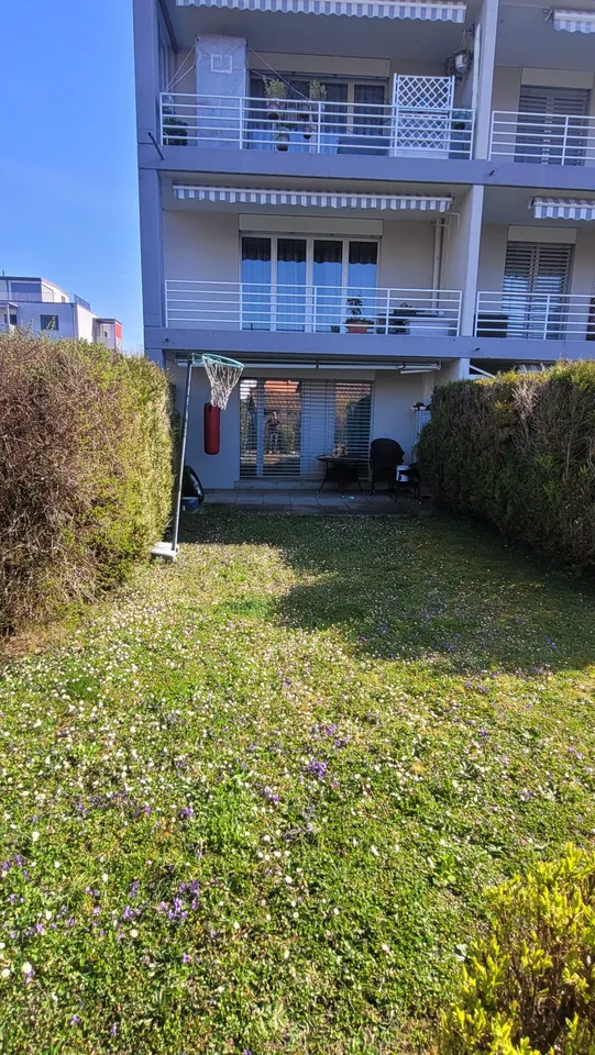 YVERDON-LES-BAINS (QUARTIERE FONTENAY) - 2,5 LOCALI IN AFFITTO CON GIARDINO E TERRAZZA