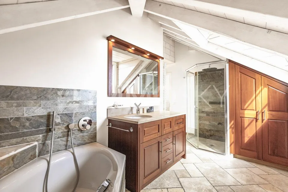 Au coeur de Mont-sur-Rolle : Maison d'exception
