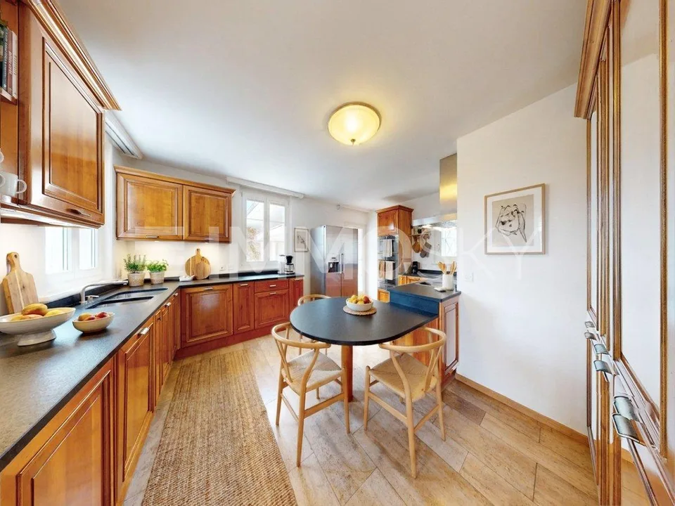 In the heart of Mont-sur-Rolle: Exceptional House – photo 16 of 28