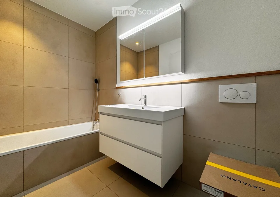 Premier location : appartement de 4,5 pièces neuf avec balcon à Heimberg