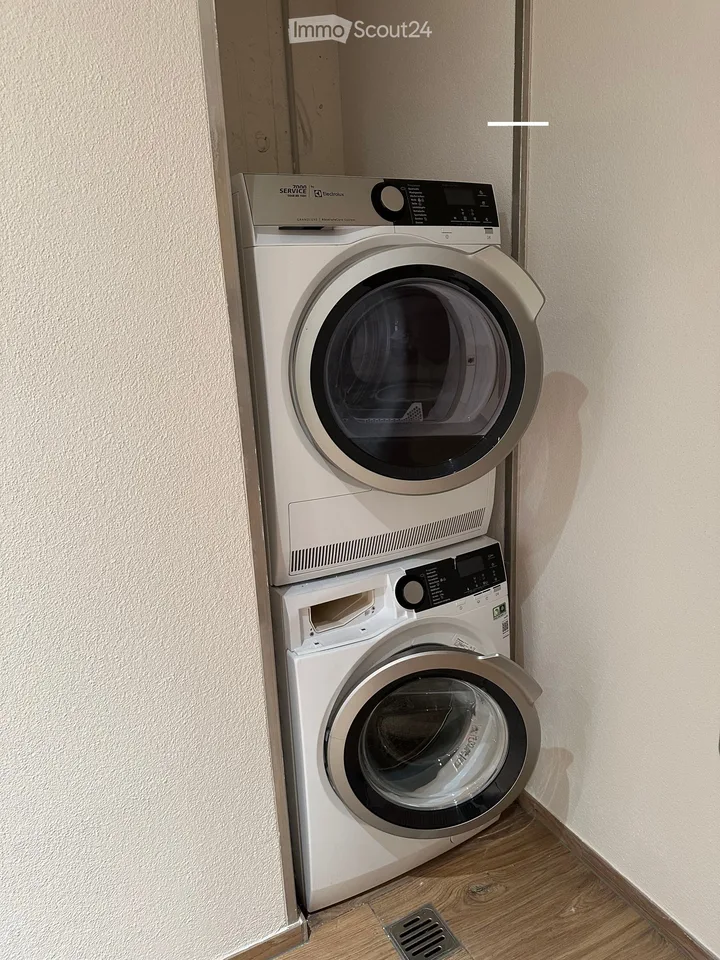 Appartamento moderno 2.5 locali con balcone e sauna in una posizione tranquilla a Zurigo 8044