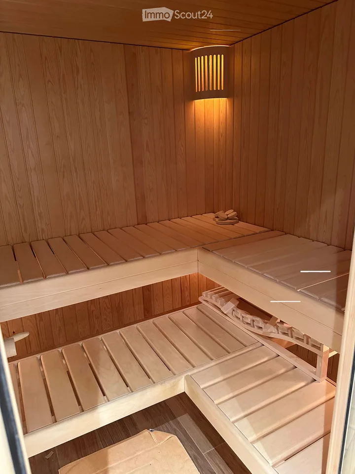 Appartamento moderno 2.5 locali con balcone e sauna in una posizione tranquilla a Zurigo 8044
