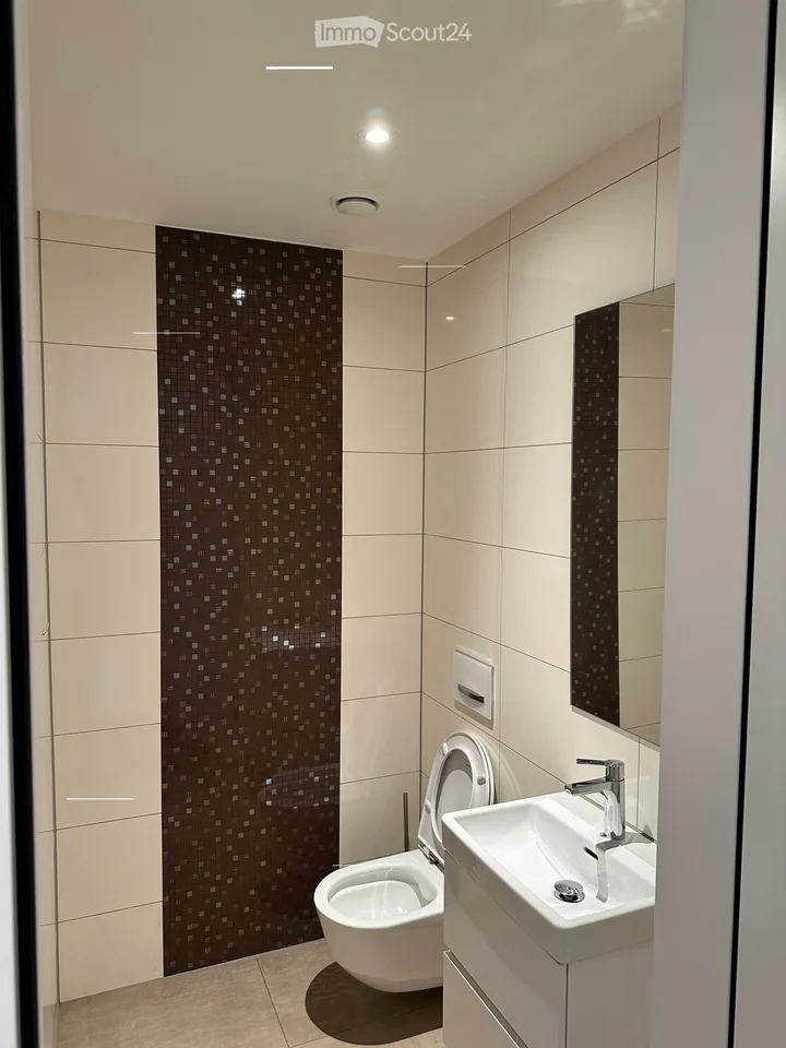 Appartamento moderno 2.5 locali con balcone e sauna in una posizione tranquilla a Zurigo 8044