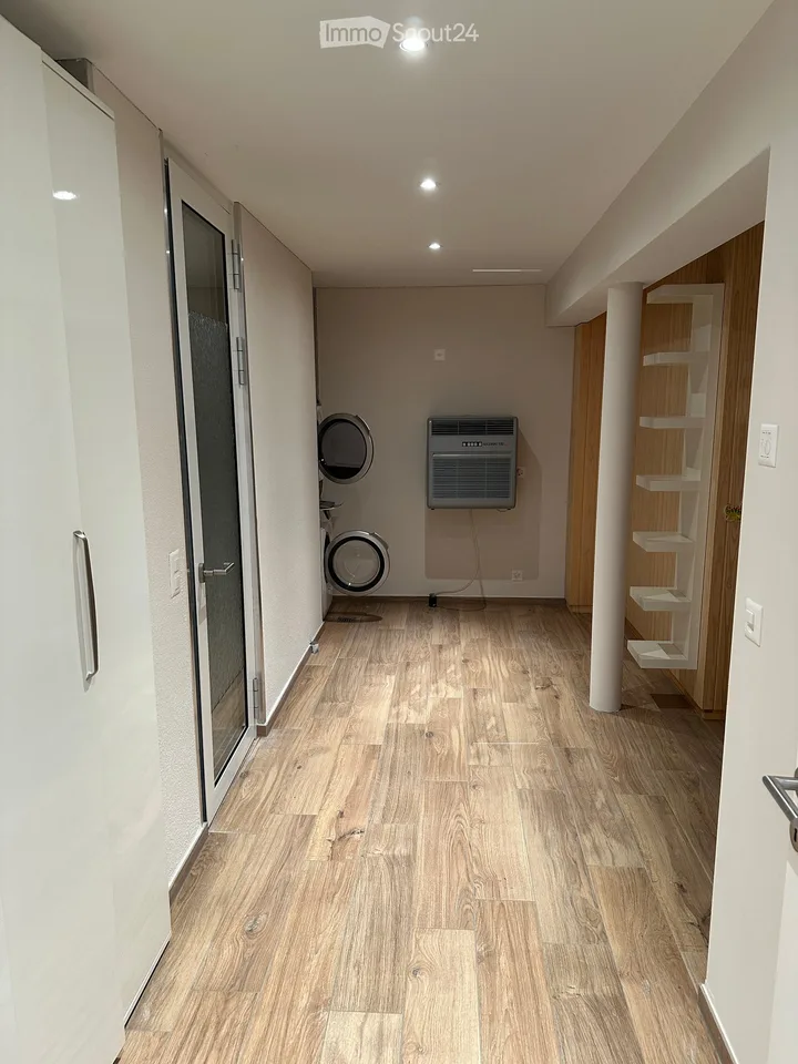 Appartamento moderno 2.5 locali con balcone e sauna in una posizione tranquilla a Zurigo 8044