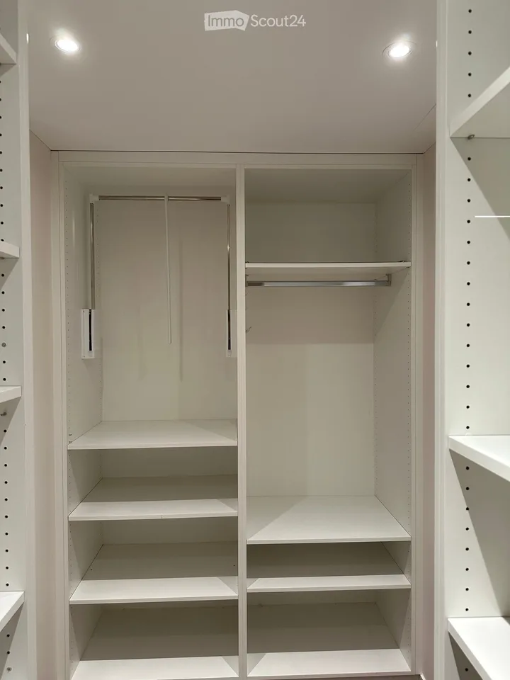 Appartamento moderno 2.5 locali con balcone e sauna in una posizione tranquilla a Zurigo 8044