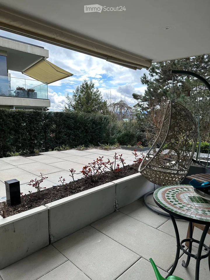 Appartamento moderno 2.5 locali con balcone e sauna in una posizione tranquilla a Zurigo 8044