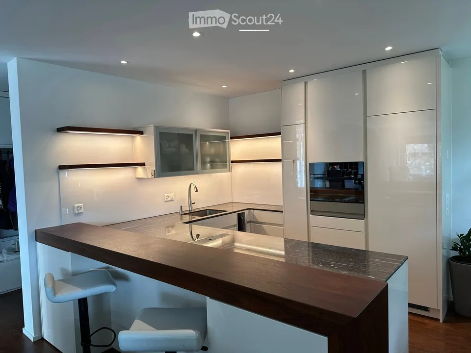 Appartamento moderno 2.5 locali con balcone e sauna in una posizione tranquilla a Zurigo 8044