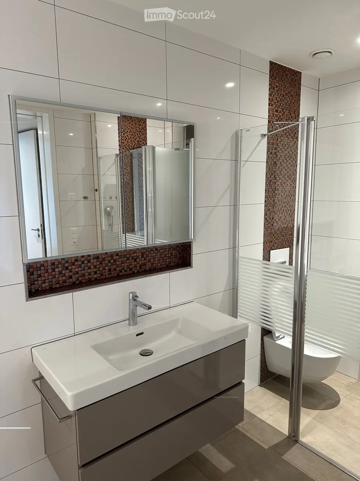 Appartamento moderno 2.5 locali con balcone e sauna in una posizione tranquilla a Zurigo 8044