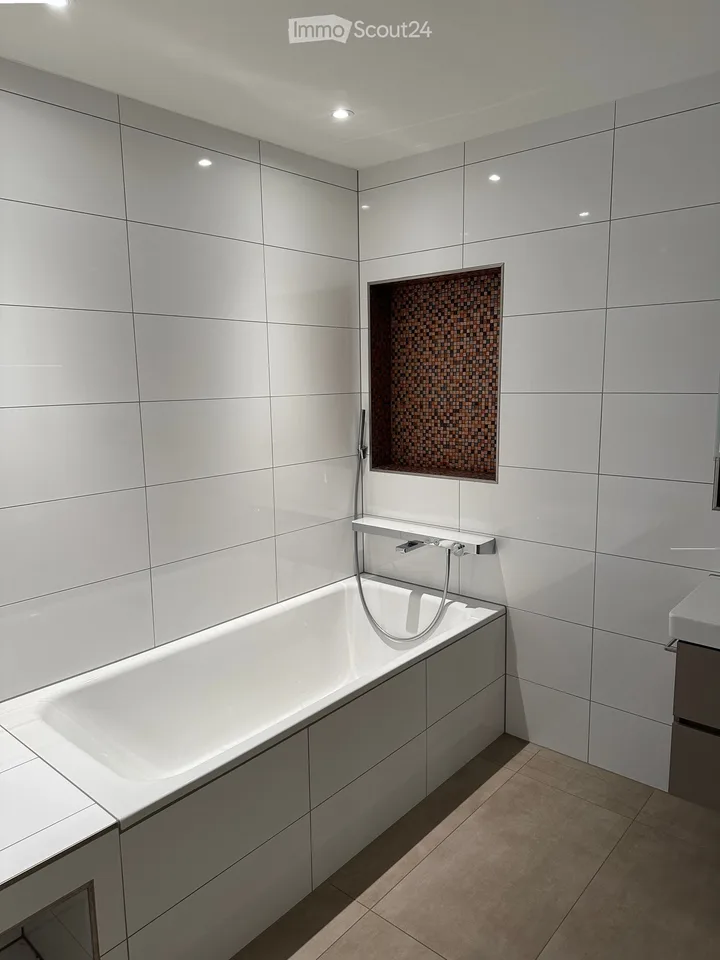 Appartamento moderno 2.5 locali con balcone e sauna in una posizione tranquilla a Zurigo 8044