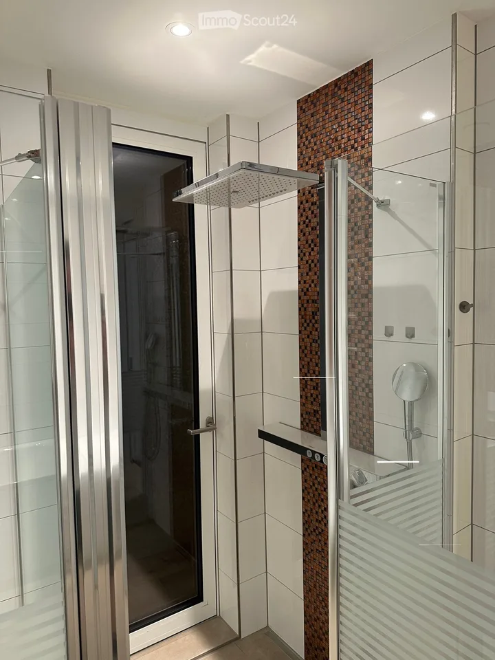 Appartamento moderno 2.5 locali con balcone e sauna in una posizione tranquilla a Zurigo 8044