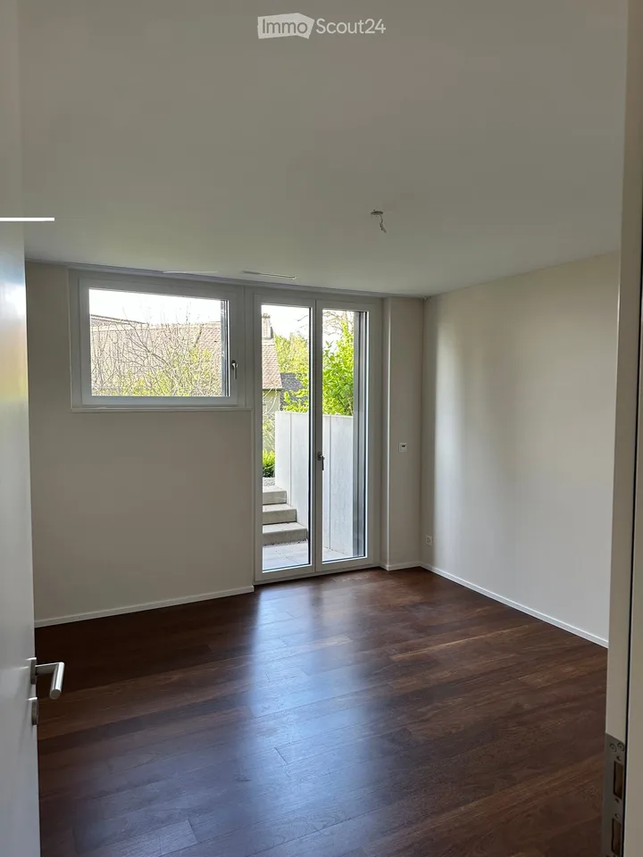 Appartamento moderno 2.5 locali con balcone e sauna in una posizione tranquilla a Zurigo 8044