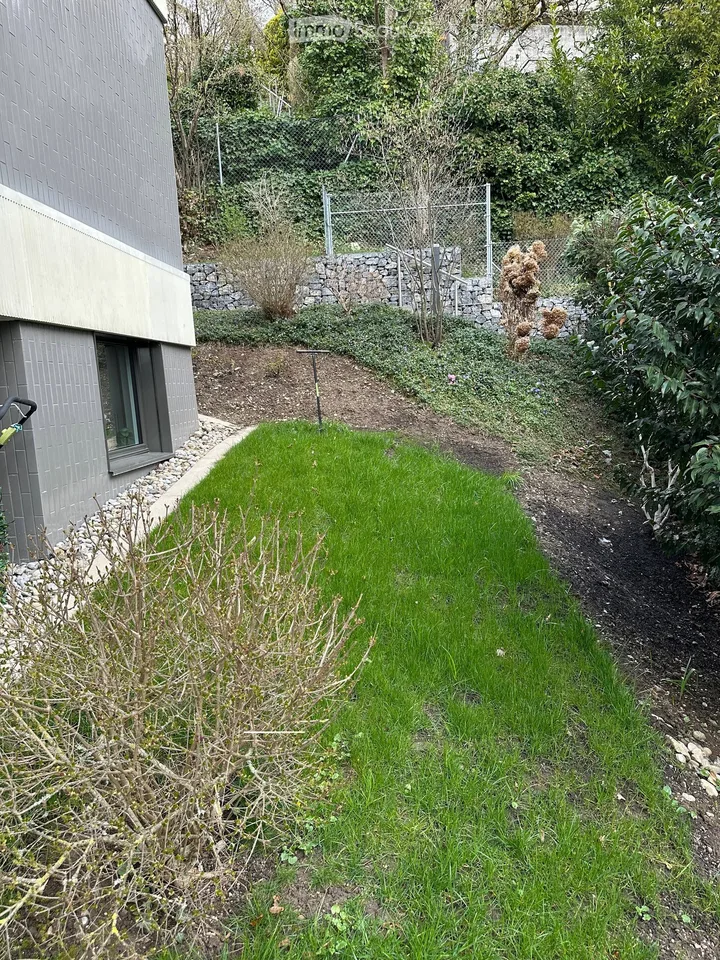 Appartamento moderno 2.5 locali con balcone e sauna in una posizione tranquilla a Zurigo 8044
