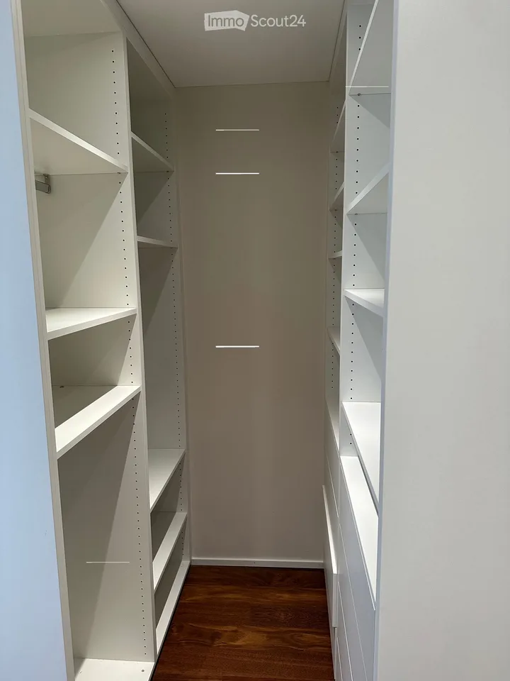 Appartamento moderno 2.5 locali con balcone e sauna in una posizione tranquilla a Zurigo 8044