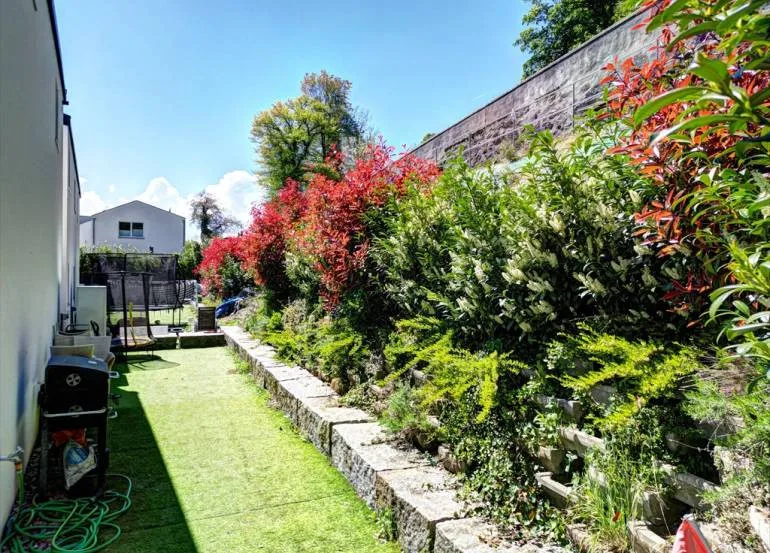 LES MONTS-DE-CORSIER - VILLA A SCHIERA CONTEMPORANEA DI 5.5 LOCALI