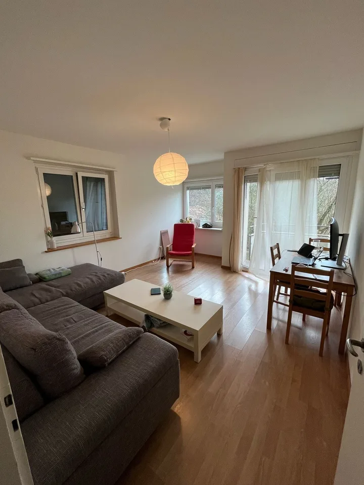 Großes Zimmer in einer gemeinsam genutzten 2.5-Zimmer-Wohnung Zürich (Irchel/Oerlikon)