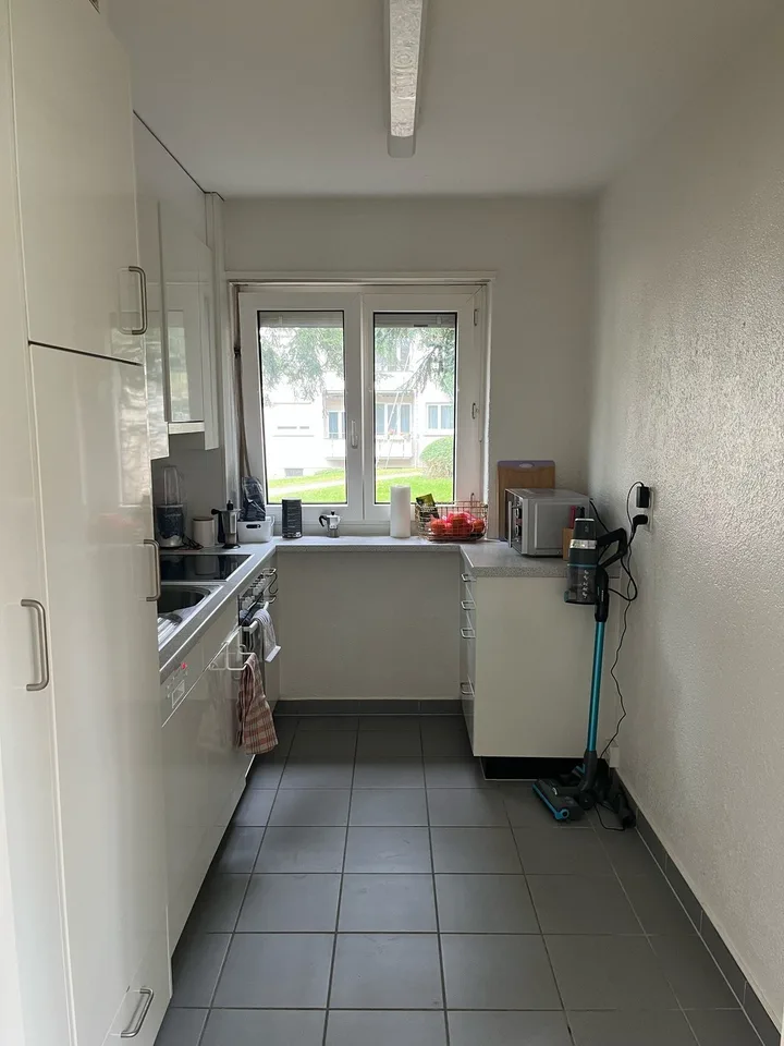 Großes Zimmer in einer gemeinsam genutzten 2.5-Zimmer-Wohnung Zürich (Irchel/Oerlikon)