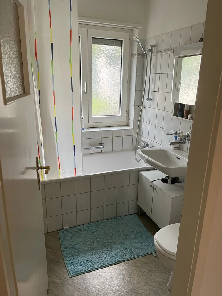 Großes Zimmer in einer gemeinsam genutzten 2.5-Zimmer-Wohnung Zürich (Irchel/Oerlikon)