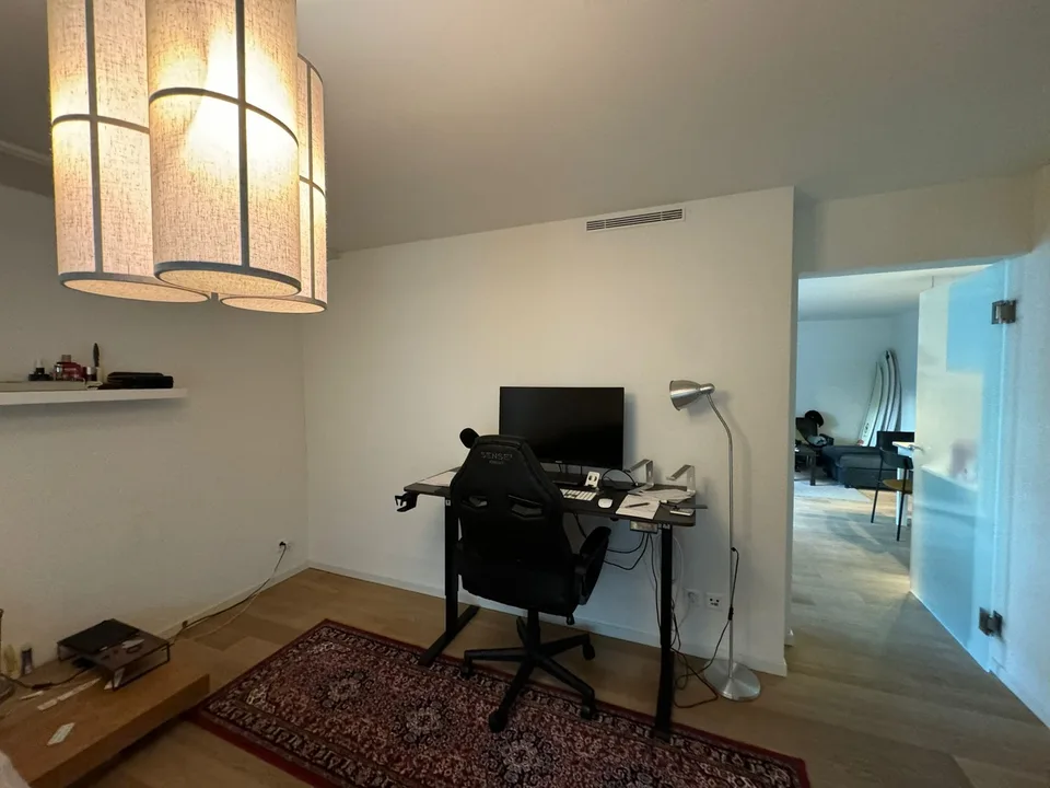 Möblierte 2-Zimmer-Wohnung mit Balkon & Terrasse  Enge, 5 Min. zum Paradeplatz (Befristet)