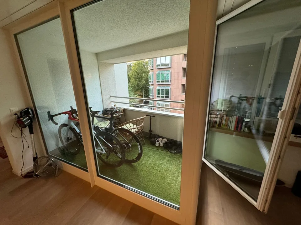 Möblierte 2-Zimmer-Wohnung mit Balkon & Terrasse  Enge, 5 Min. zum Paradeplatz (Befristet)