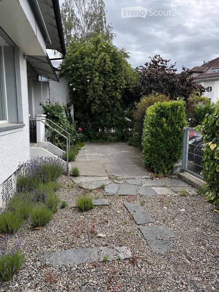 Charming 4.5-room old building apartment on the ground floor in Laupen BE