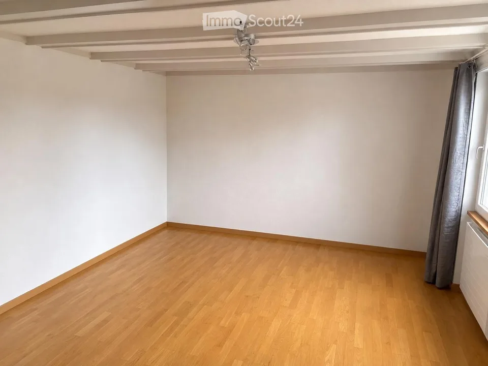 Charming 4.5-room old building apartment on the ground floor in Laupen BE