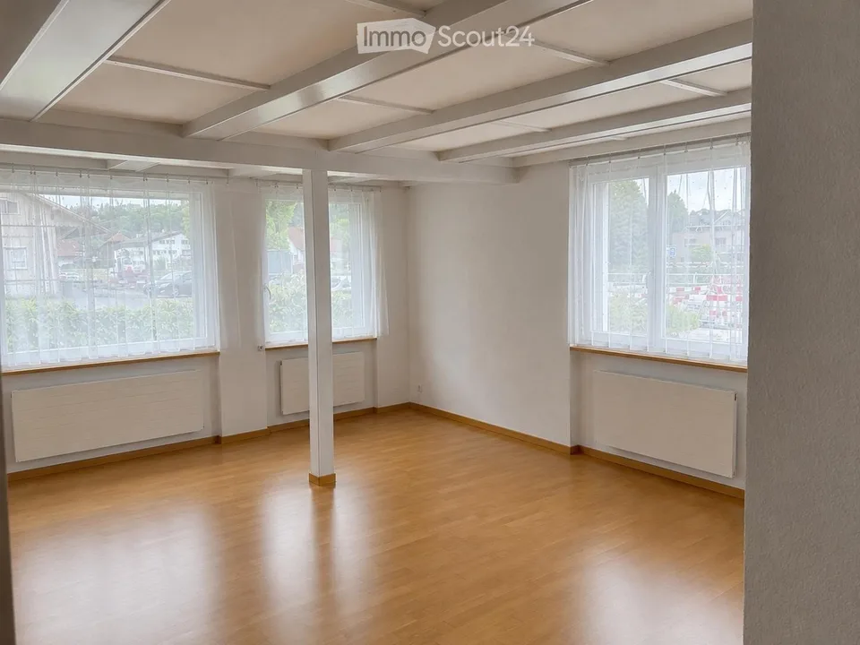 Charmante 4.5-Zimmer-Altbauwohnung im Erdgeschoss in Laupen BE